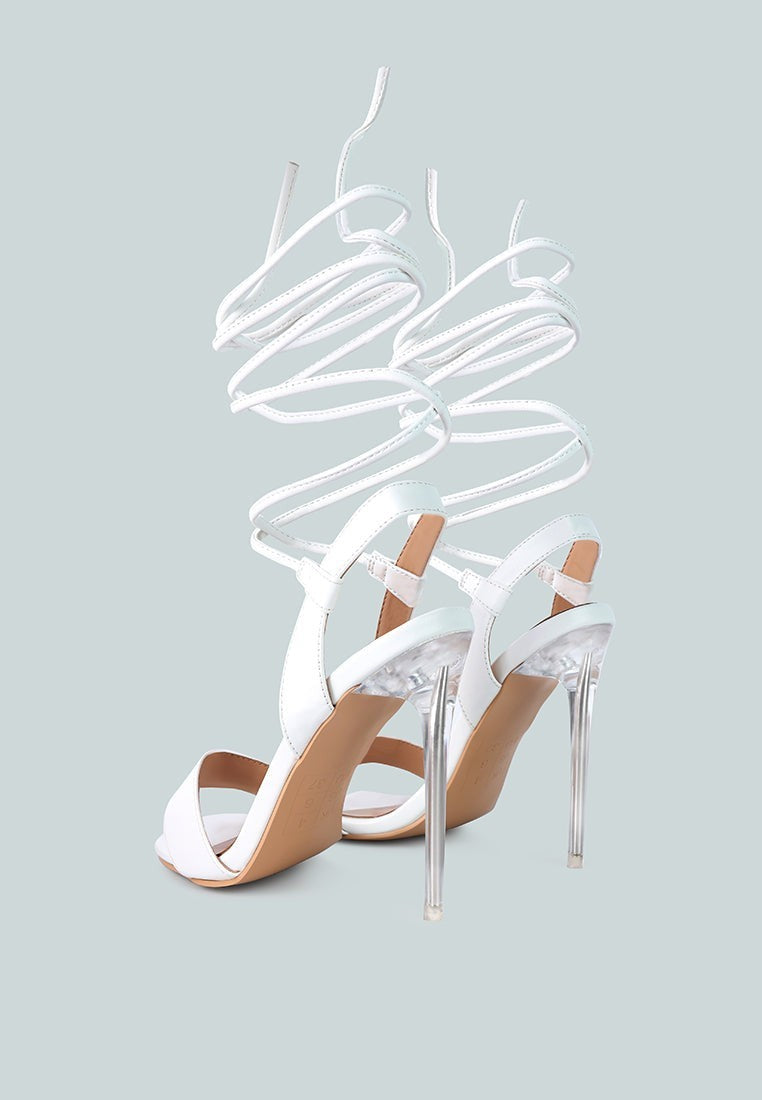 Talons aiguilles transparents et brillants à lacets