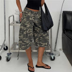 VacationGrabs Women's 3/4 Length Low Rise Denim Cargo Shorts Baggy Wide Leg Cropped Trousers with Pockets for Y2K Retro Streetwear