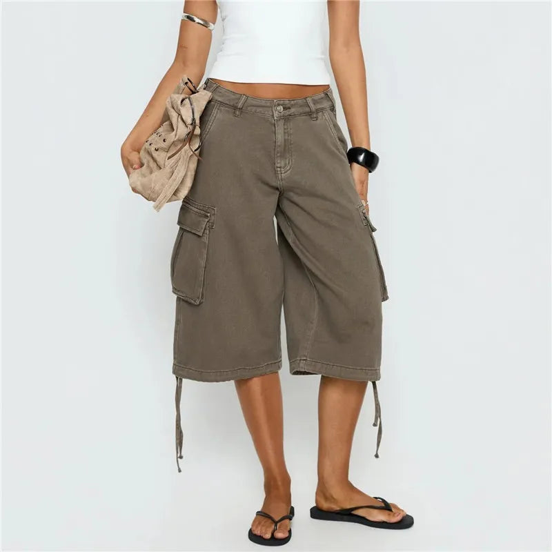 VacationGrabs Women's 3/4 Length Low Rise Denim Cargo Shorts Baggy Wide Leg Cropped Trousers with Pockets for Y2K Retro Streetwear
