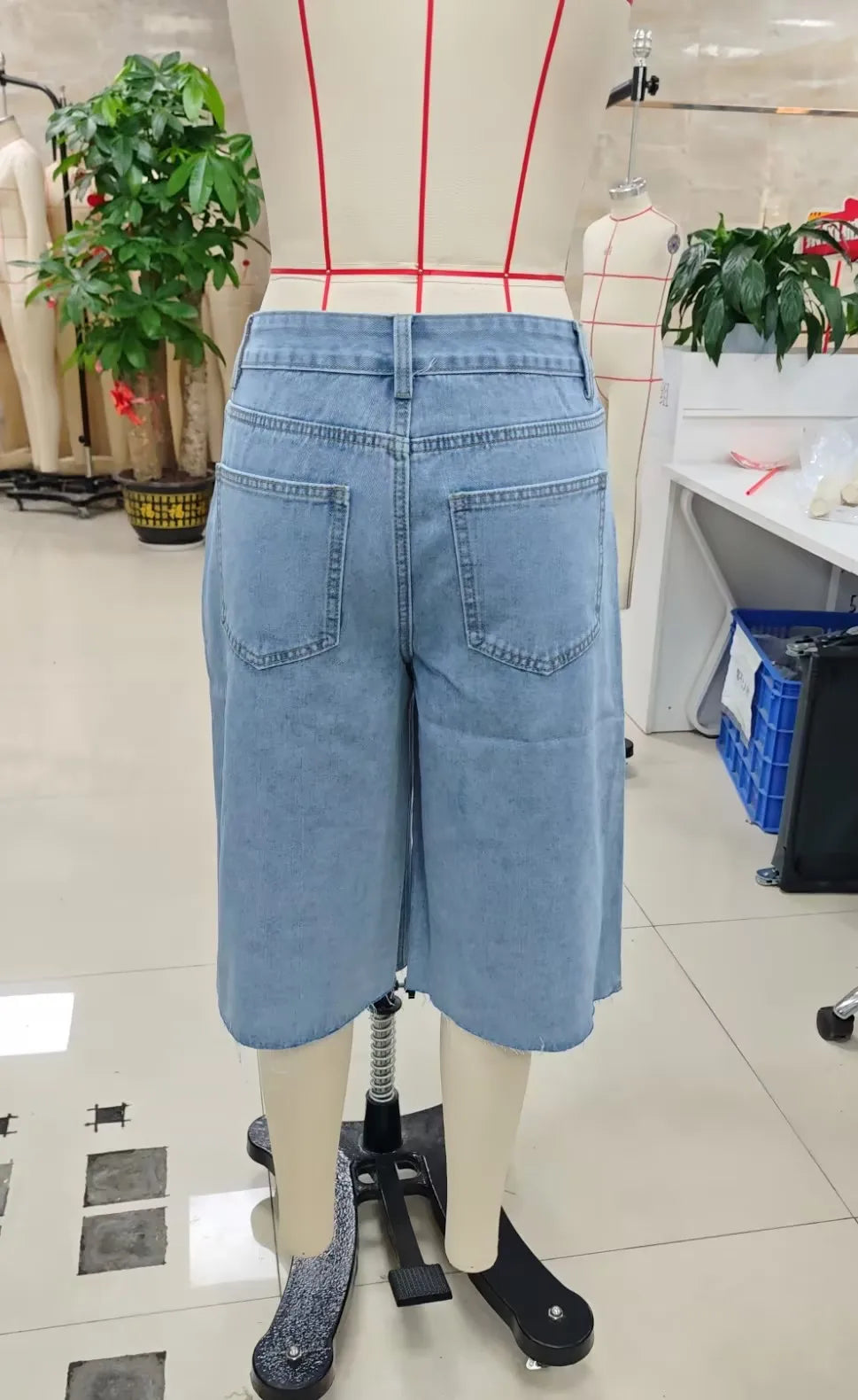 VacationGrabs Women Loose Fit Denim Shorts Elegant Solid Color Zip Fly with Button Closure Bermuda Jean Shorts for Beach Daily Wear