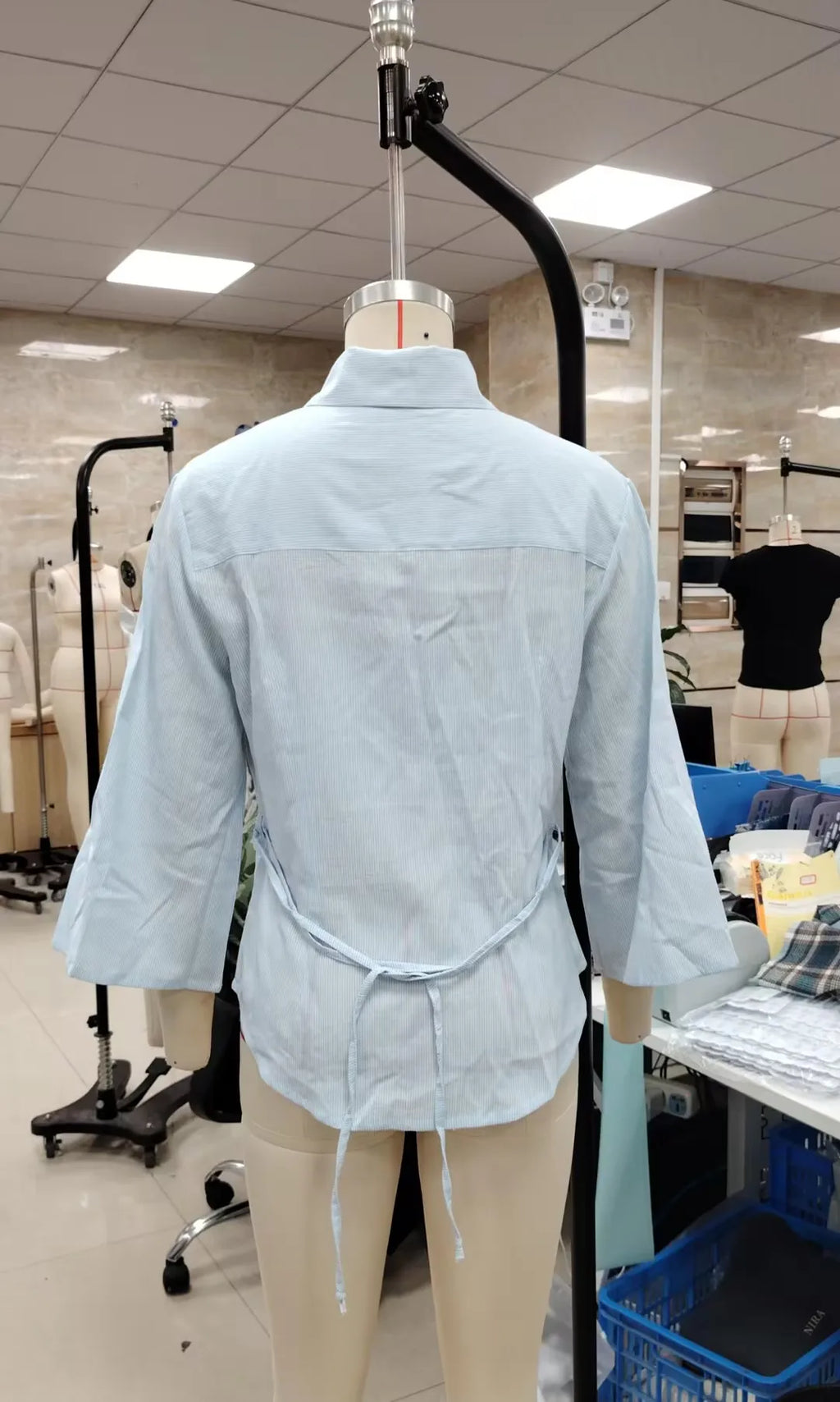 VacationGrabs Y2K Tie Back Cinched Waist Collared Shirt For Women Flare 3/4 Sleeve Button‑Front Slim Fitted Curved Hem Casual Blouse