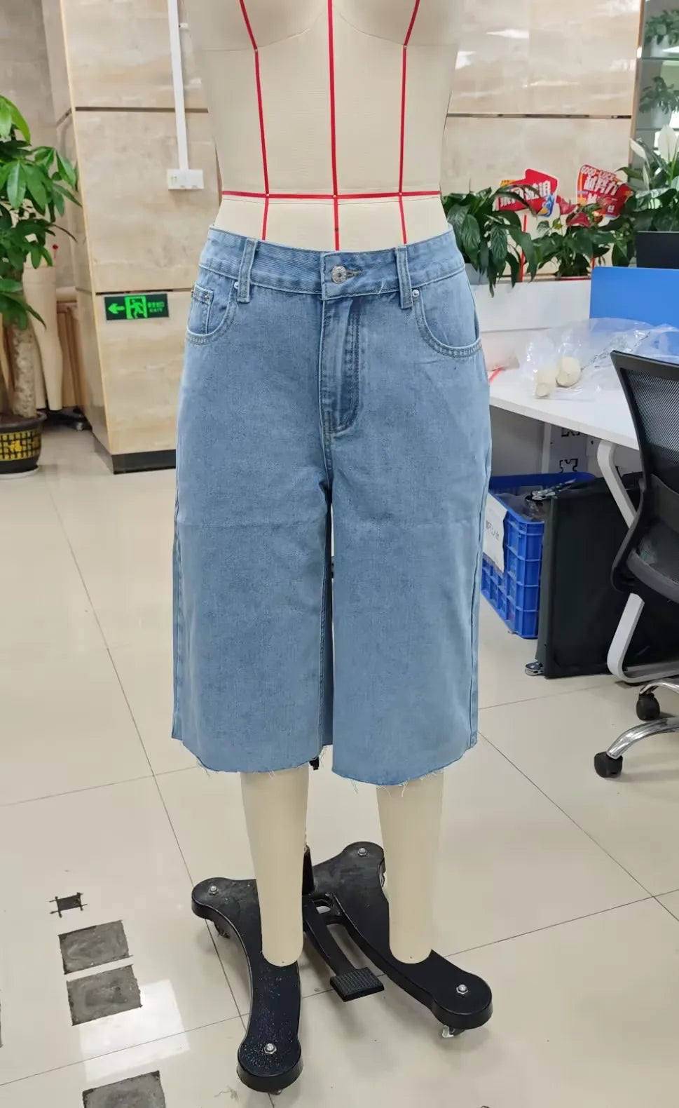 VacationGrabs Women Loose Fit Denim Shorts Elegant Solid Color Zip Fly with Button Closure Bermuda Jean Shorts for Beach Daily Wear
