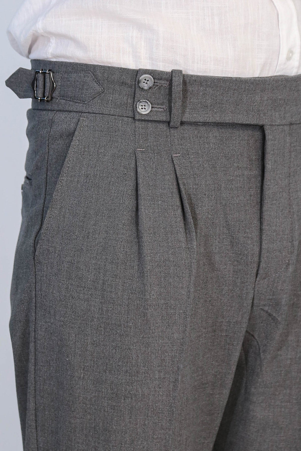 Anthracite Double-Pleated High-Waisted Slim Fit Trousers with Side Buckles – detail view