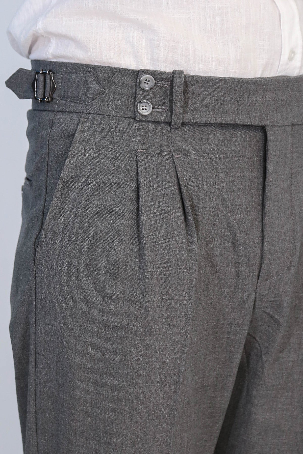 Anthracite Double-Pleated High-Waisted Slim Fit Trousers with Side Buckles – detail view