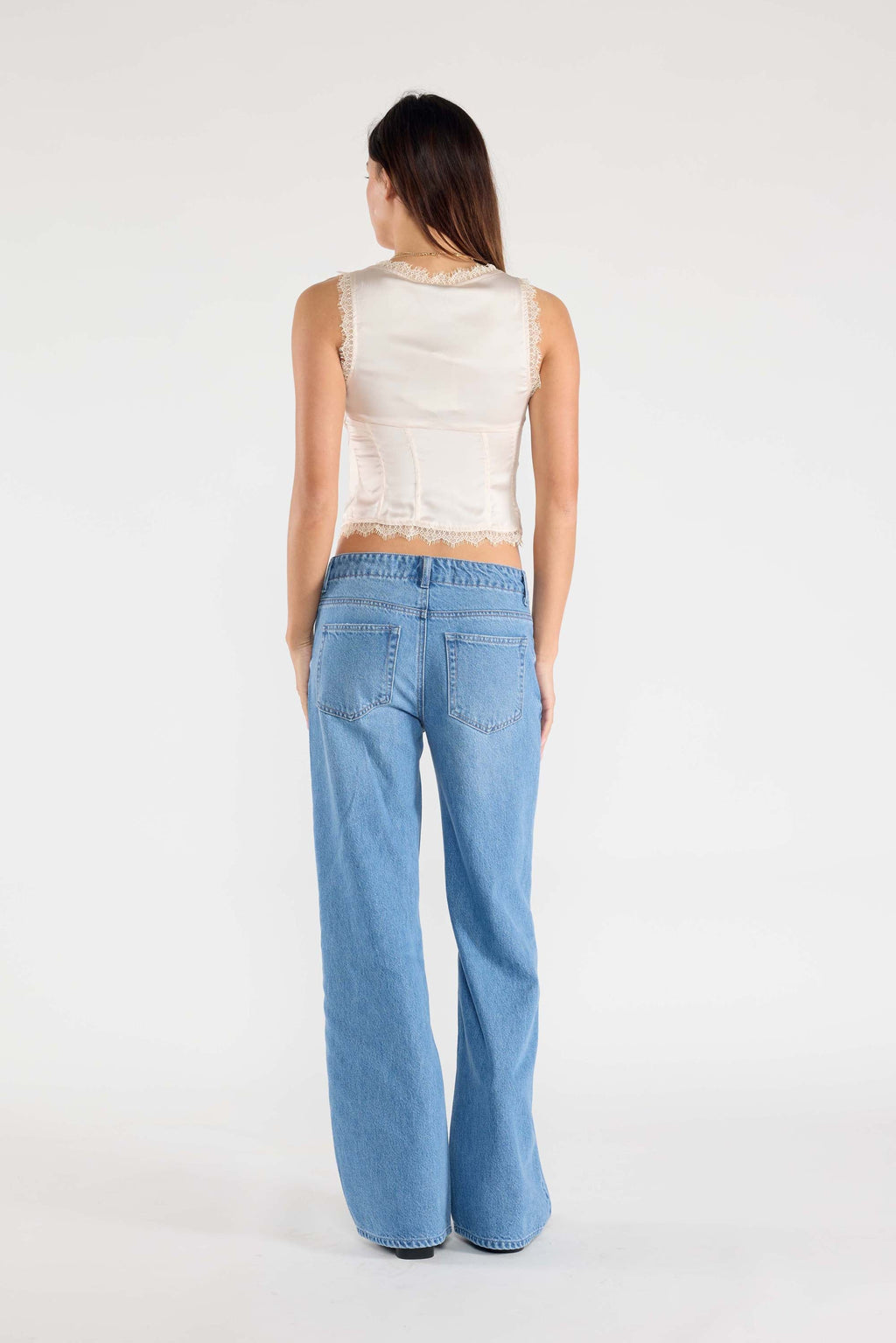 Women's baggy jeans in light blue denim for casual wear