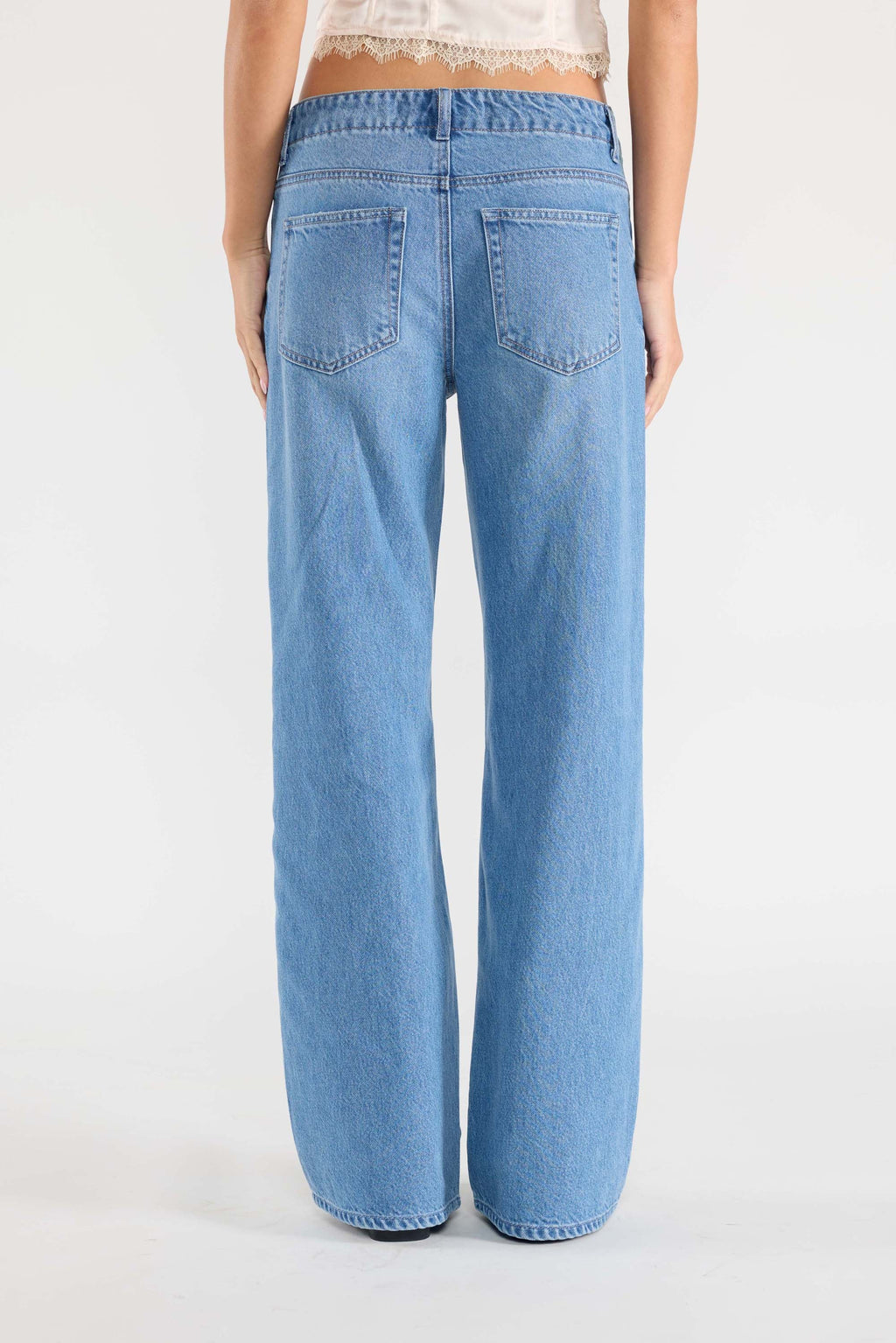 Women's baggy jeans, light blue denim, casual wear