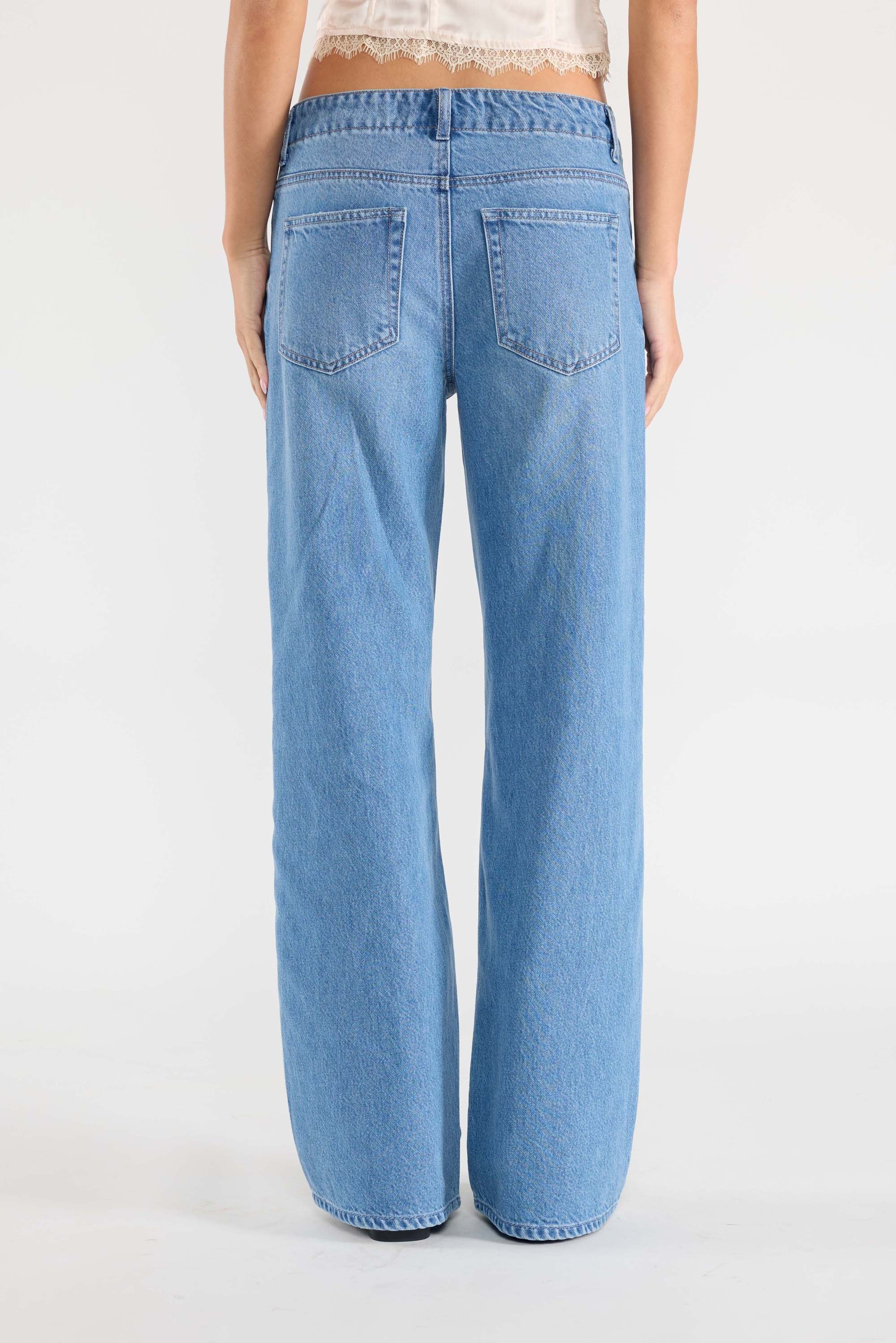Women's baggy jeans, light blue denim, casual wear