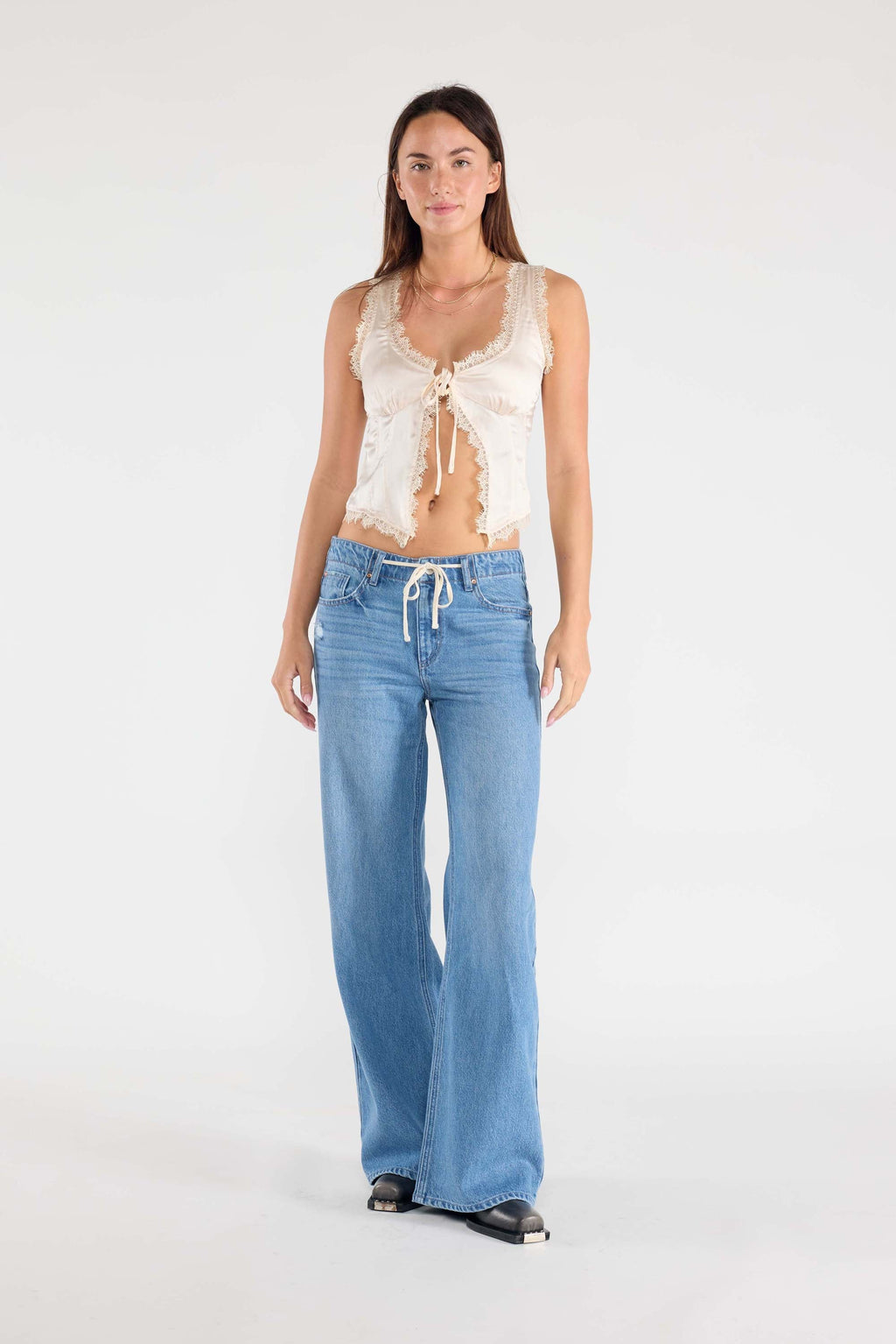Women's baggy jeans in light blue denim, perfect for casual wear