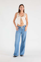 Women's baggy jeans in light blue denim for casual wear