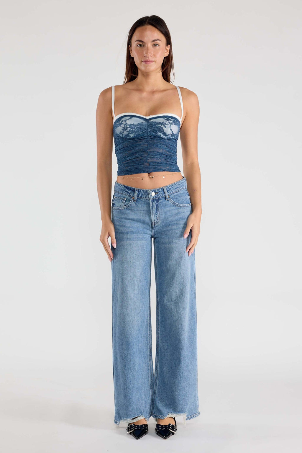 Women's baggy jeans in light blue denim, perfect for casual wear