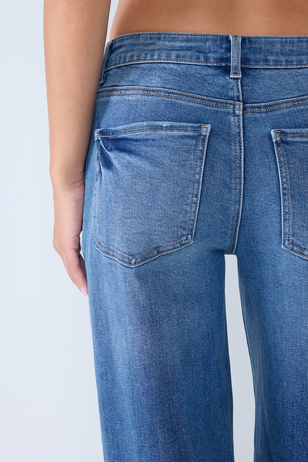 Women's baggy jeans, blue denim, perfect for casual outings