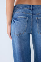 Women's baggy jeans, blue denim, perfect for casual outings