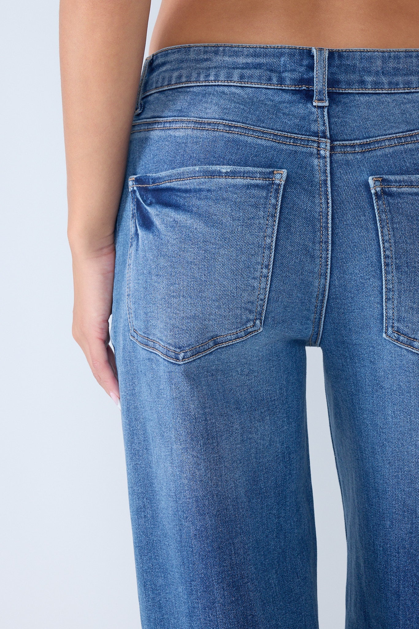 Women's baggy jeans, blue denim, perfect for casual outings