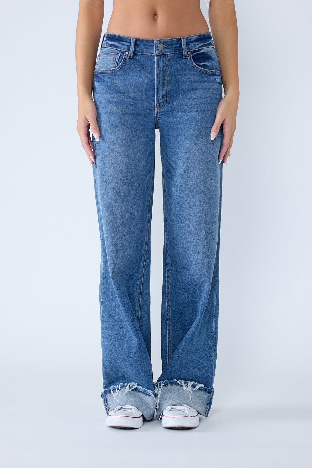 Women's baggy jeans in light blue denim, perfect for casual wear
