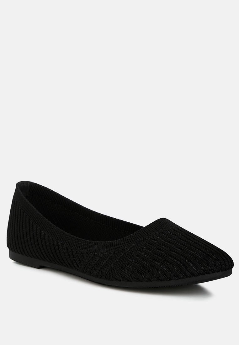 Women's black ballet flats in soft ribbed fabric for everyday wear