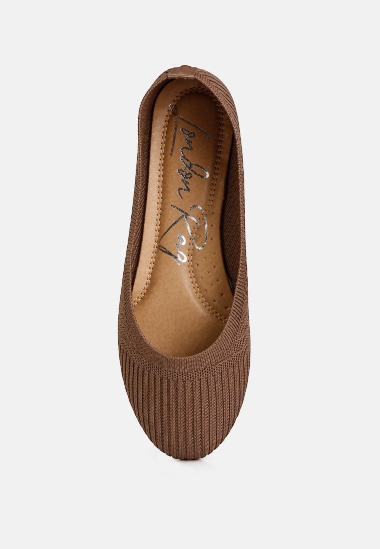 Brown ribbed women's ballet flats for casual everyday wear