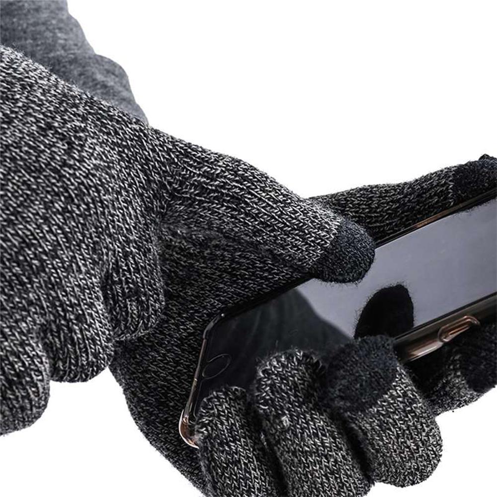 Men's gray knit gloves, touchscreen compatible, for winter use