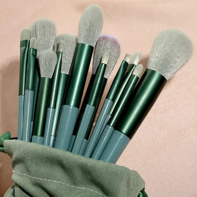 33-piece beauty sponge makeup kit with large and small sponges (photo 10 of 10)
