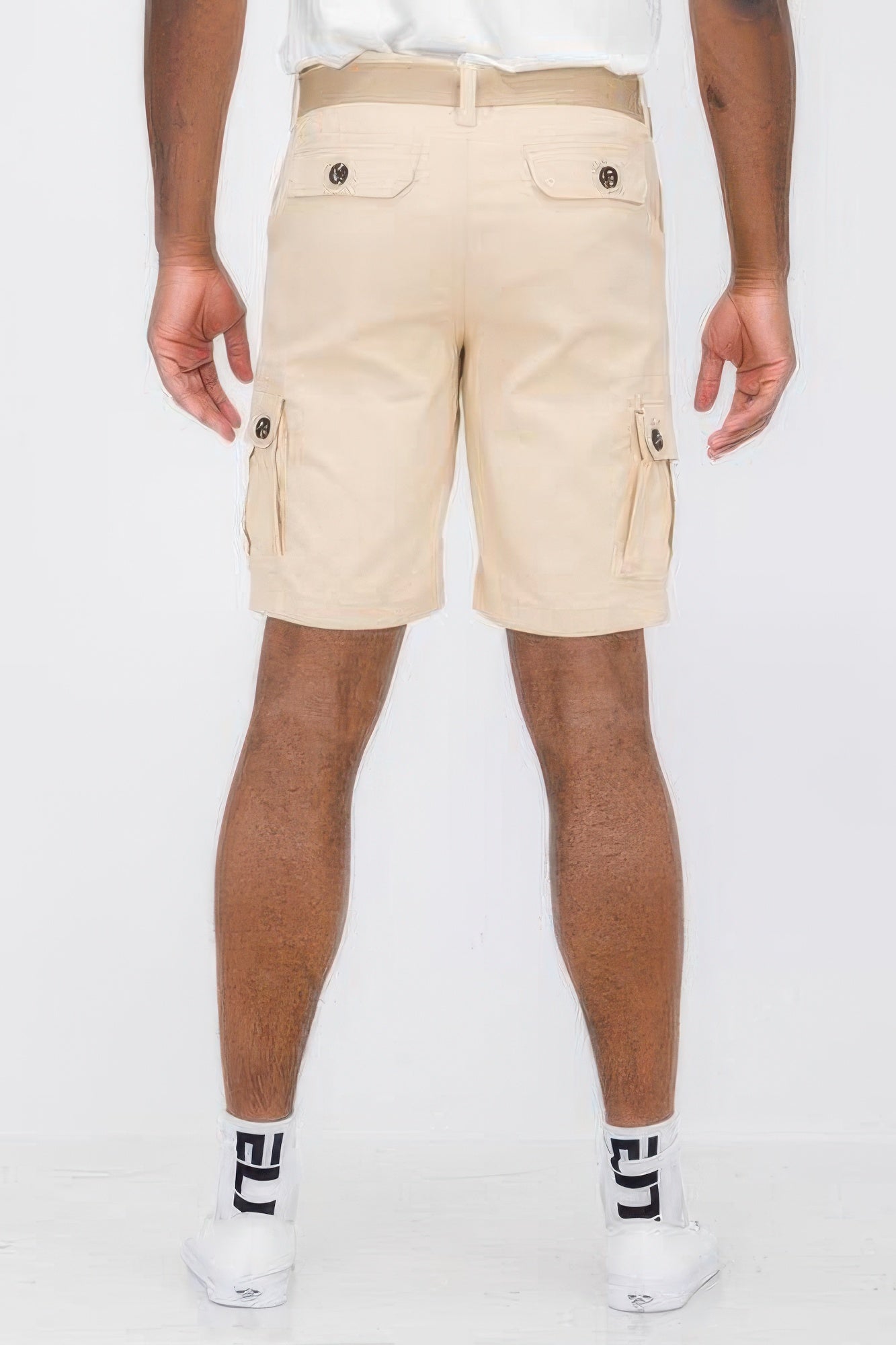 Belted summer shorts for men in beige with cargo pockets and comfortable fit