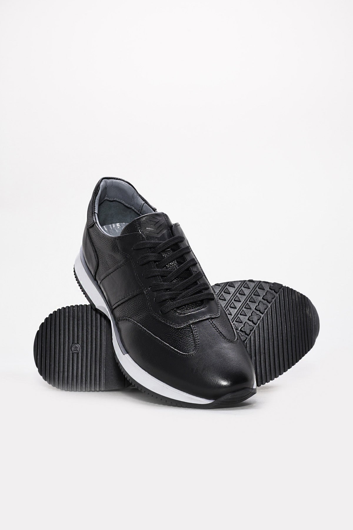 Black Leather Retro Runner Sneakers with White Sole – detail view