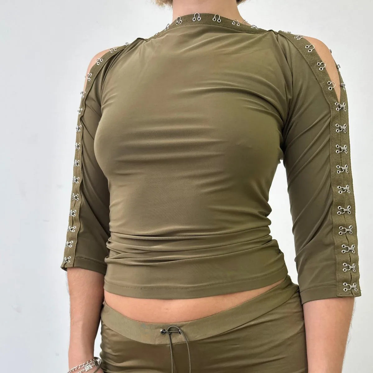 Women's olive green blouse off the shoulder for casual outings