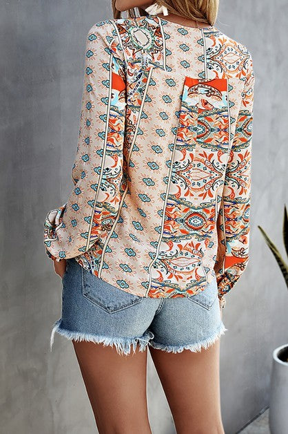 Women's patterned blouse v neck, perfect for casual outings
