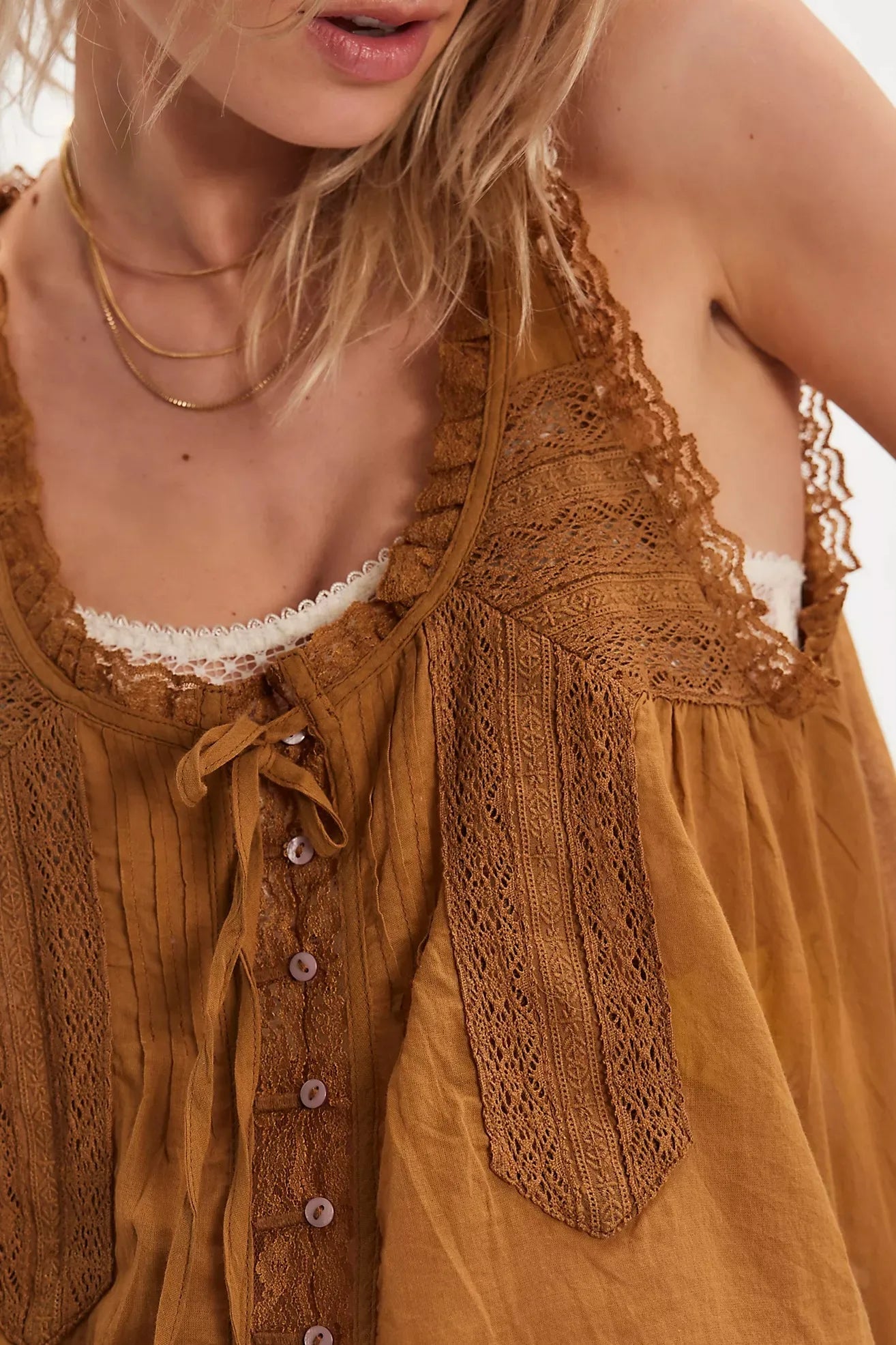 Women's boho outfit for women, lace details and button accents