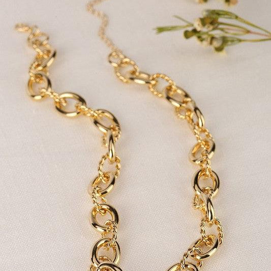 Women's Jewelry - Necklaces Bold Chain Necklace - Gold