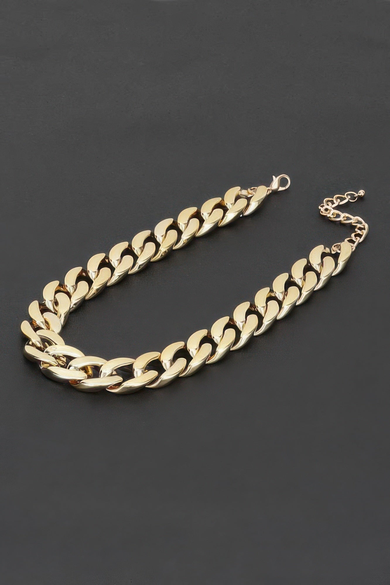 Bold statement chain necklace in gold with a chunky design for a fashionable look