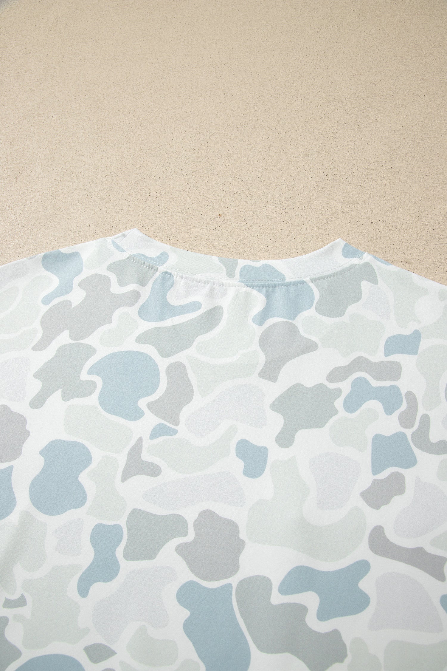 Ensemble T-shirt camouflage à manches courtes et short à cordon de serrage
