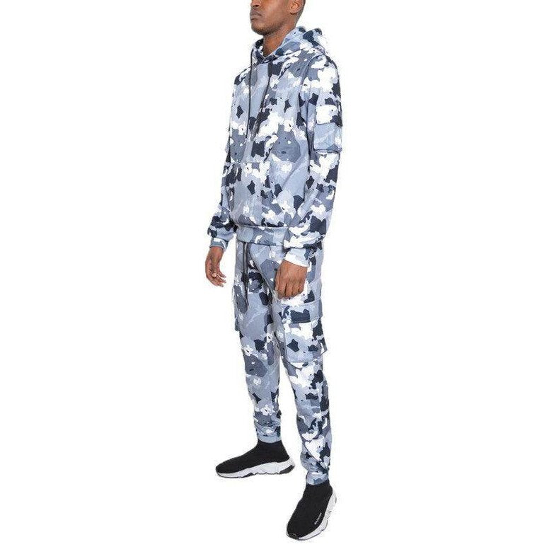 WEIV camouflage tracksuit for men featuring a hoodie and matching pants in a stylish design