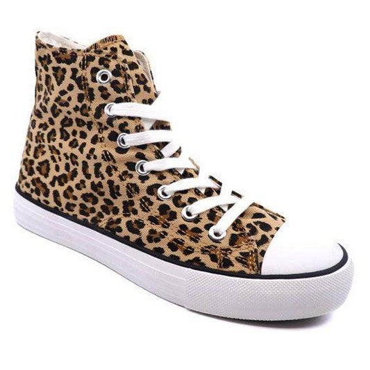 Stylish women's canvas sneakers with patterns in leopard print for trendy casual wear