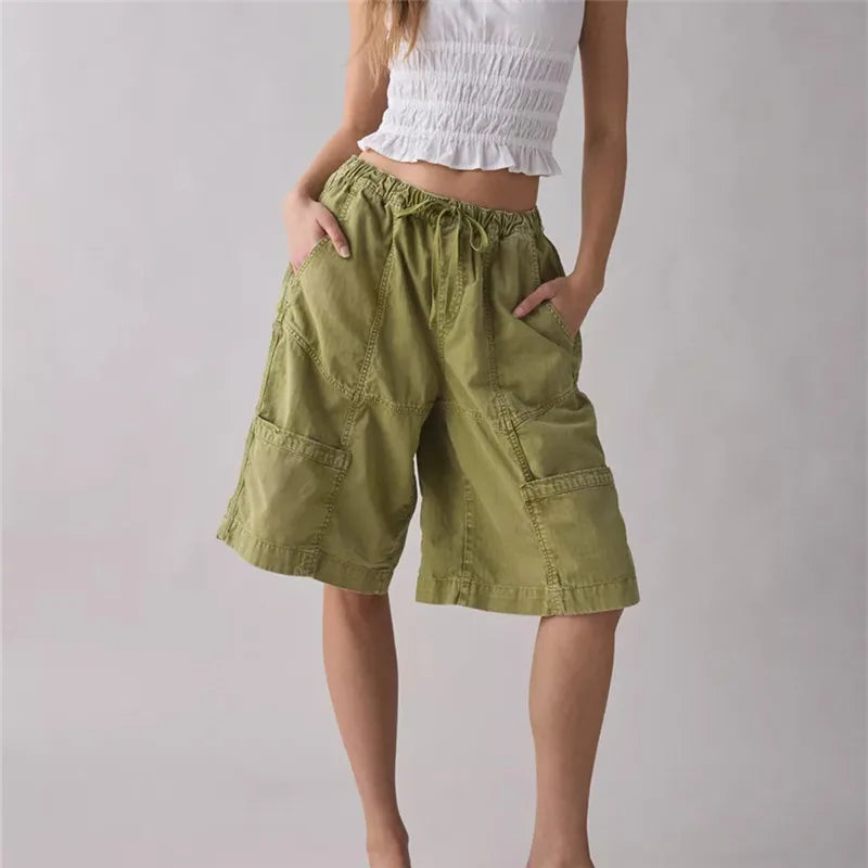 Women's olive green cargo cargo shorts for casual summer outings