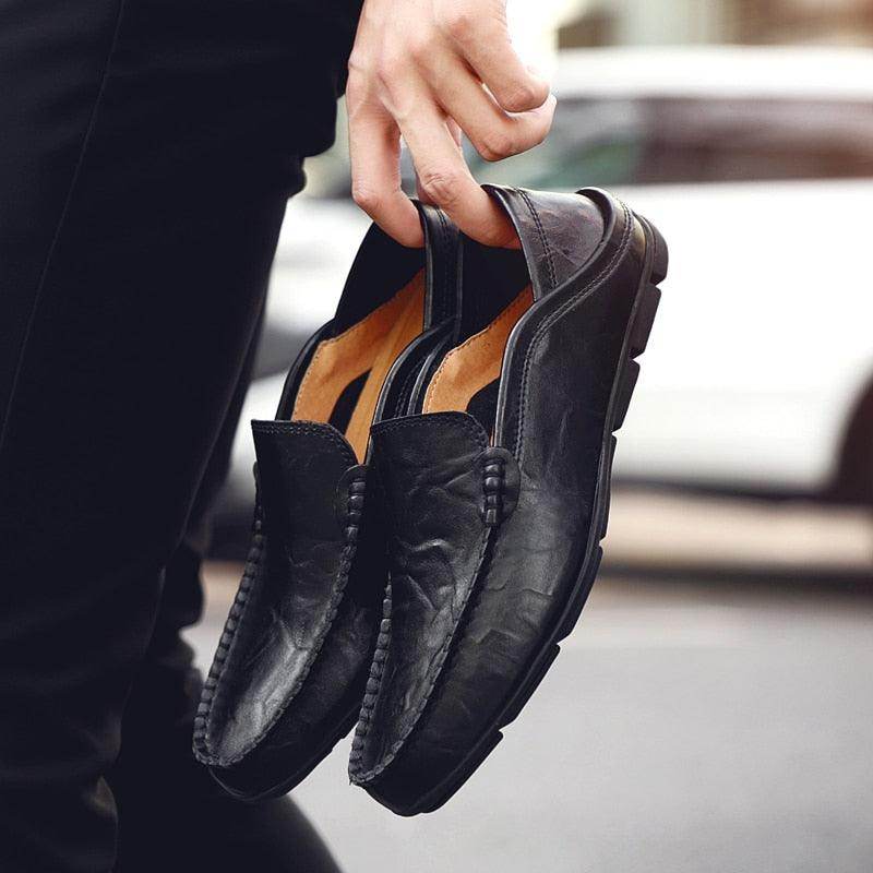 Men's lightweight casual loafers in black with a stylish design for everyday wear