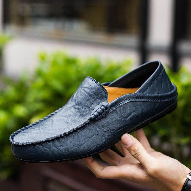 Men's lightweight casual loafers in dark blue, perfect for comfortable everyday wear.