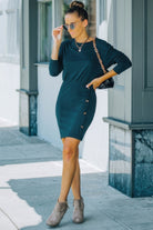 Casual long sleeve dress for travel in dark green with button details and a stylish silhouette