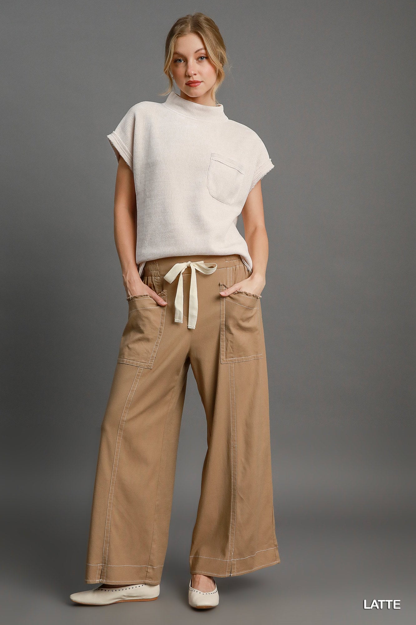 Casual vacation pants for women in latte color with wide legs and drawstring waist
