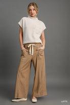 Casual vacation pants for women in latte color with wide legs and drawstring waist