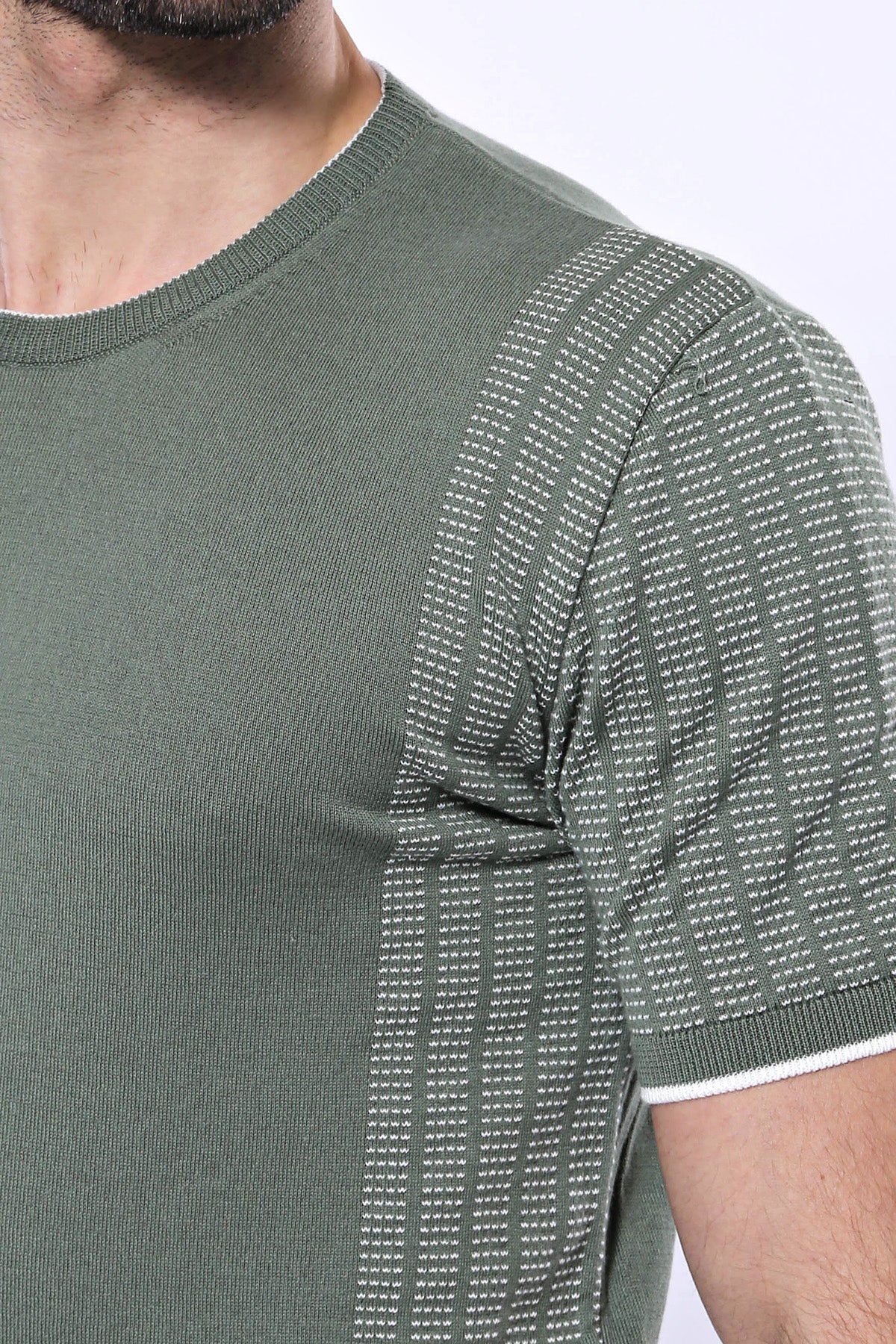 Circle Neck Patterned Green Knitted T-Shirt – detail view
