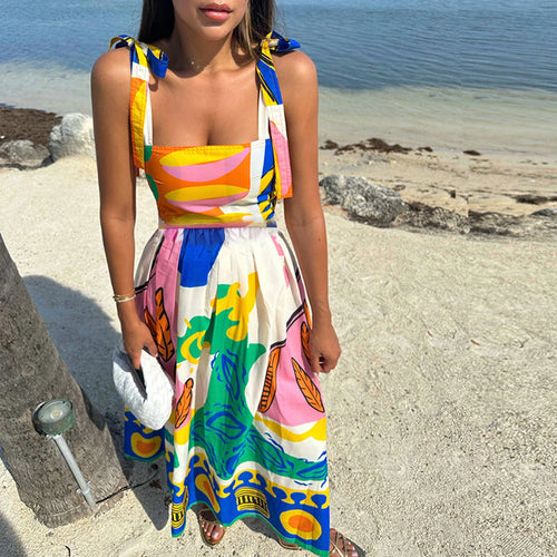 Women's colorful vacation dress, lightweight fabric, perfect for beach outings and maxi dress.