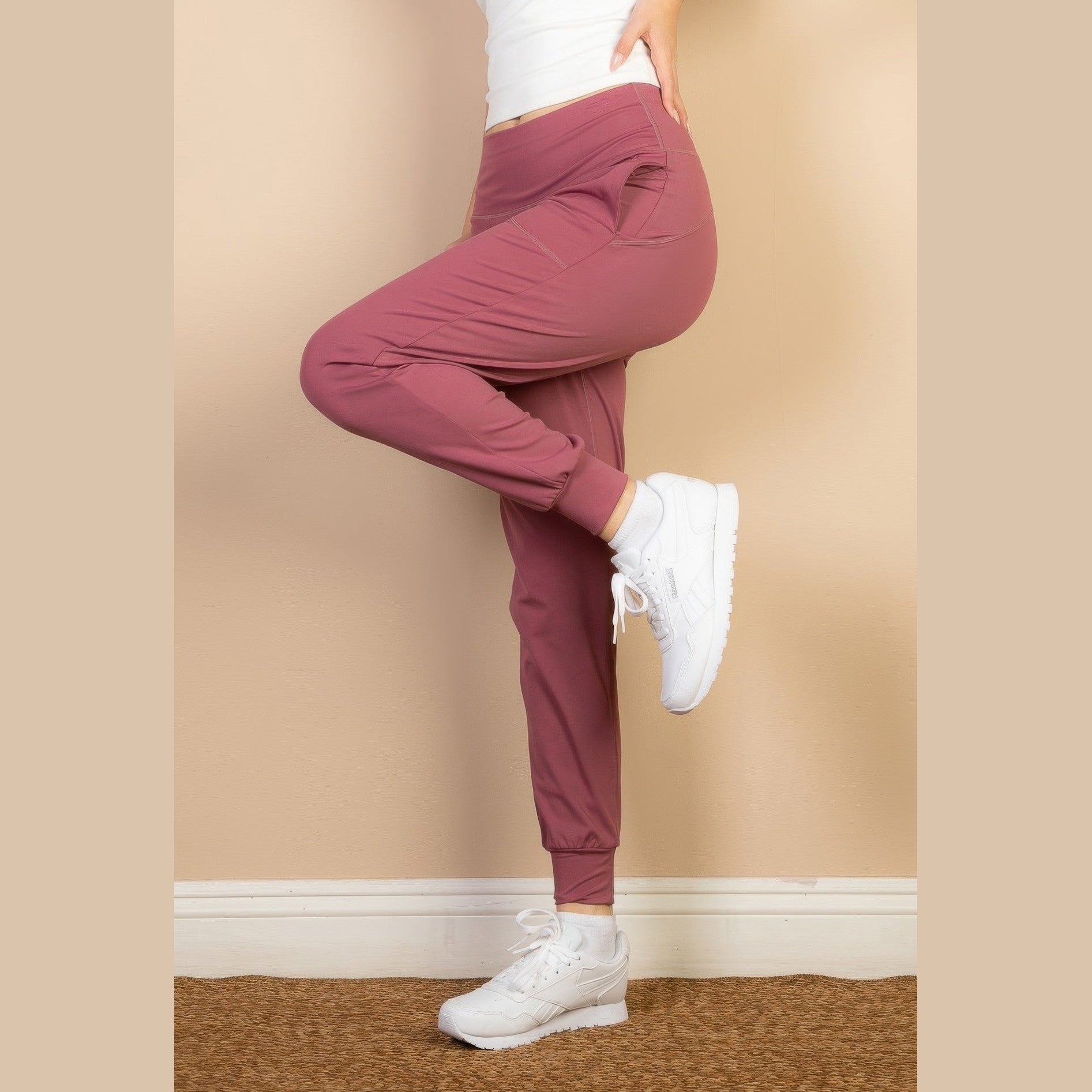 Women's comfortable travel joggers in mauve with elastic cuffs and side pockets