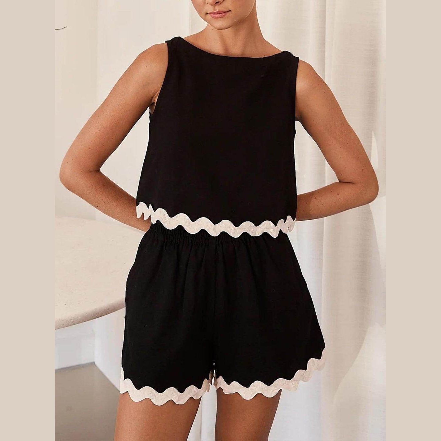 Contrast Trim Round Neck Top and Shorts Set - VacationGrabs