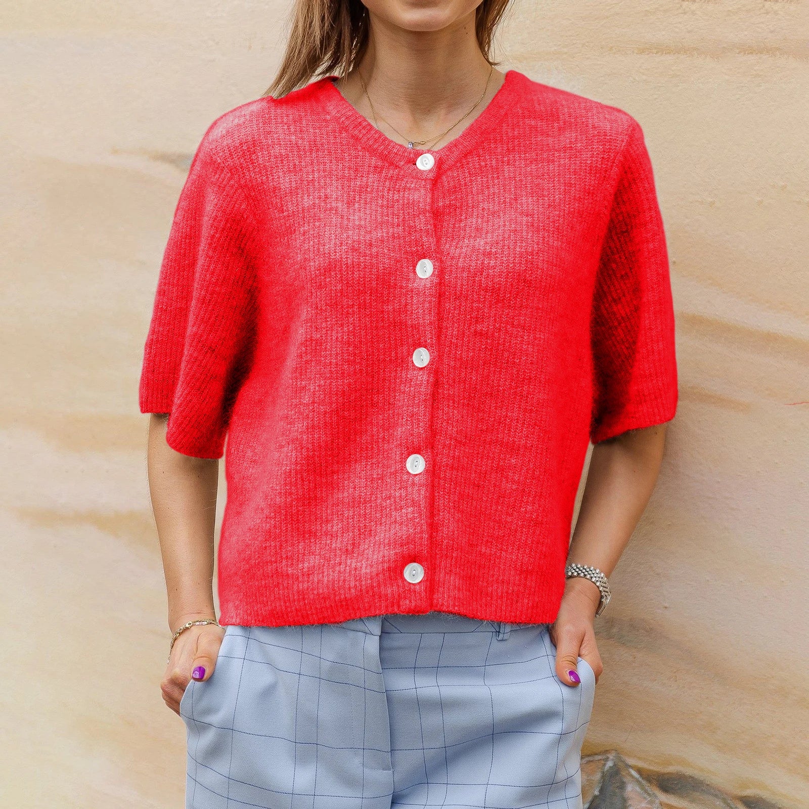 Women's red crop top, knitted fabric, perfect for stylish casual outings