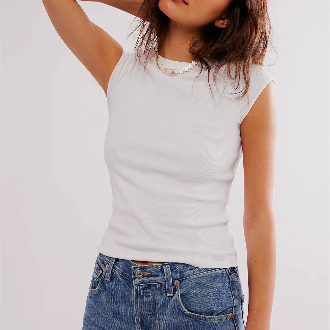 Women's white crop top in soft cotton for casual wear