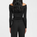 Women's black crop tops with long sleeves for casual outings