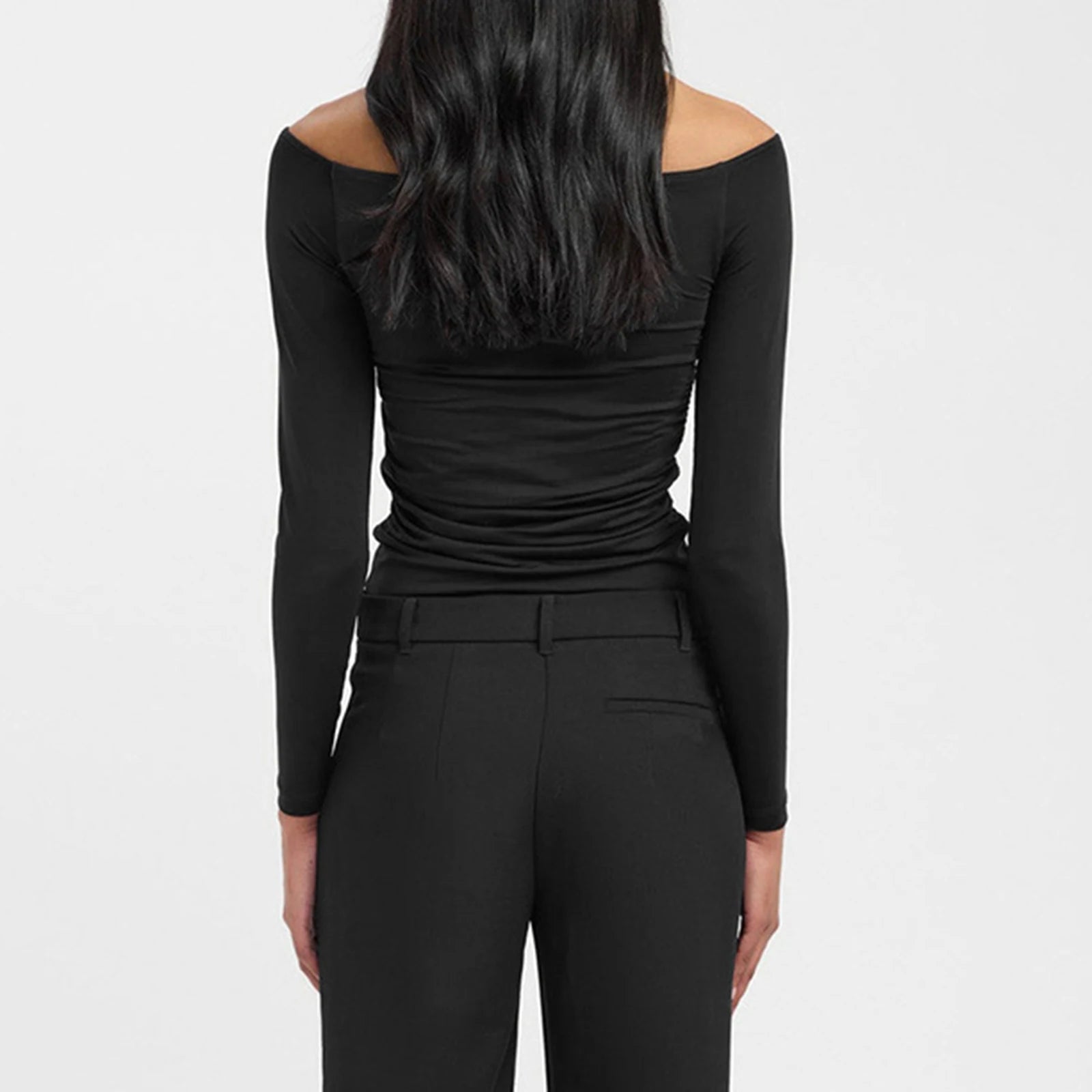 Women's black crop tops with long sleeves for casual outings