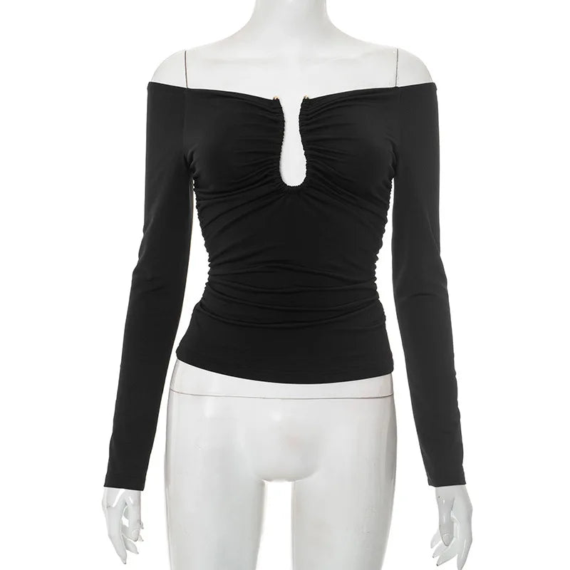 Women's black crop tops, stretchy material, stylish for casual outings