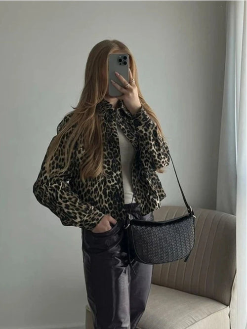 Cropped dad sherpa trucker jacket in leopard print for casual wear