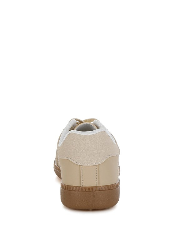 Women's crossover classic lace-up flatform sneaker in beige for casual wear