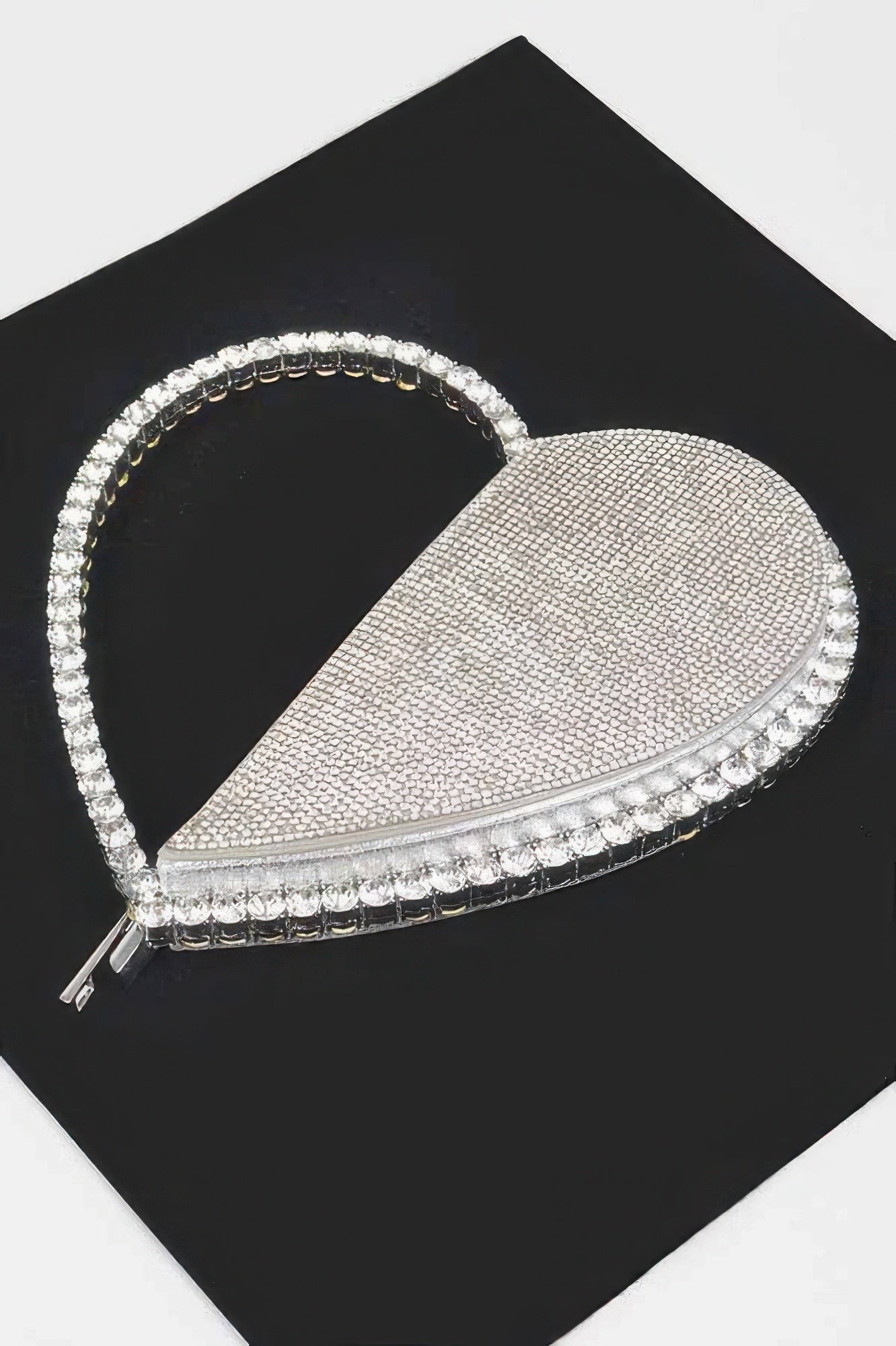 Elegant crystal heart purse for parties with a sparkling design and zip closure